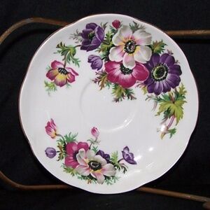VTG- Saucer featuring the distinctive Anemone floral pattern